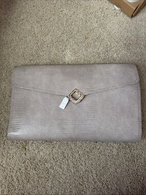 Kendra Scott Classic Neutral Lizard-Texture Envelope Jewelry Clutch - Taupe